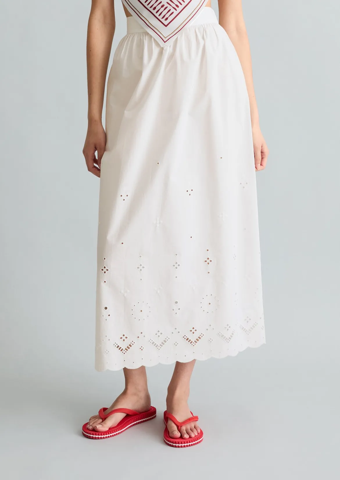 Ausgestellter Spitzenrock mit Broderie Anglaise