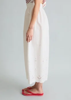 Ausgestellter Spitzenrock mit Broderie Anglaise