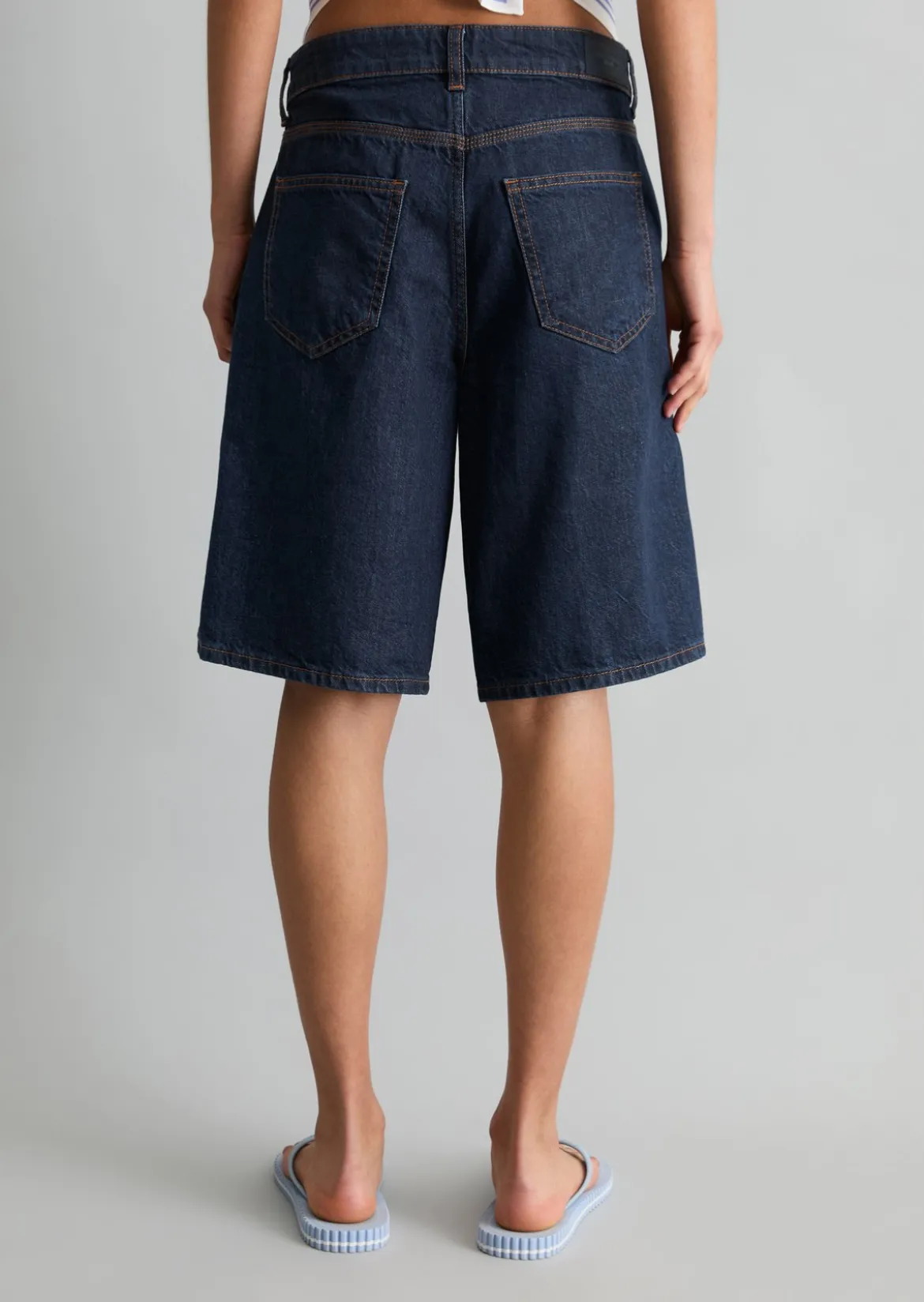 Bermuda Model Jonnda relaxed aus Rigid Denim ohne Elasthan