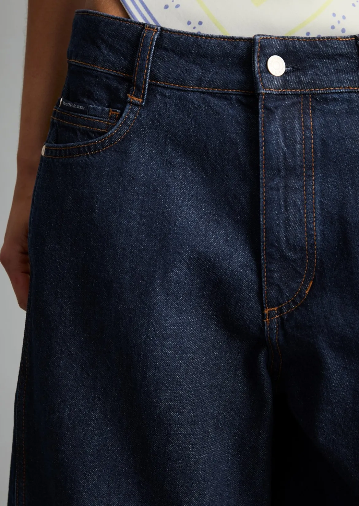 Bermuda Model Jonnda relaxed aus Rigid Denim ohne Elasthan