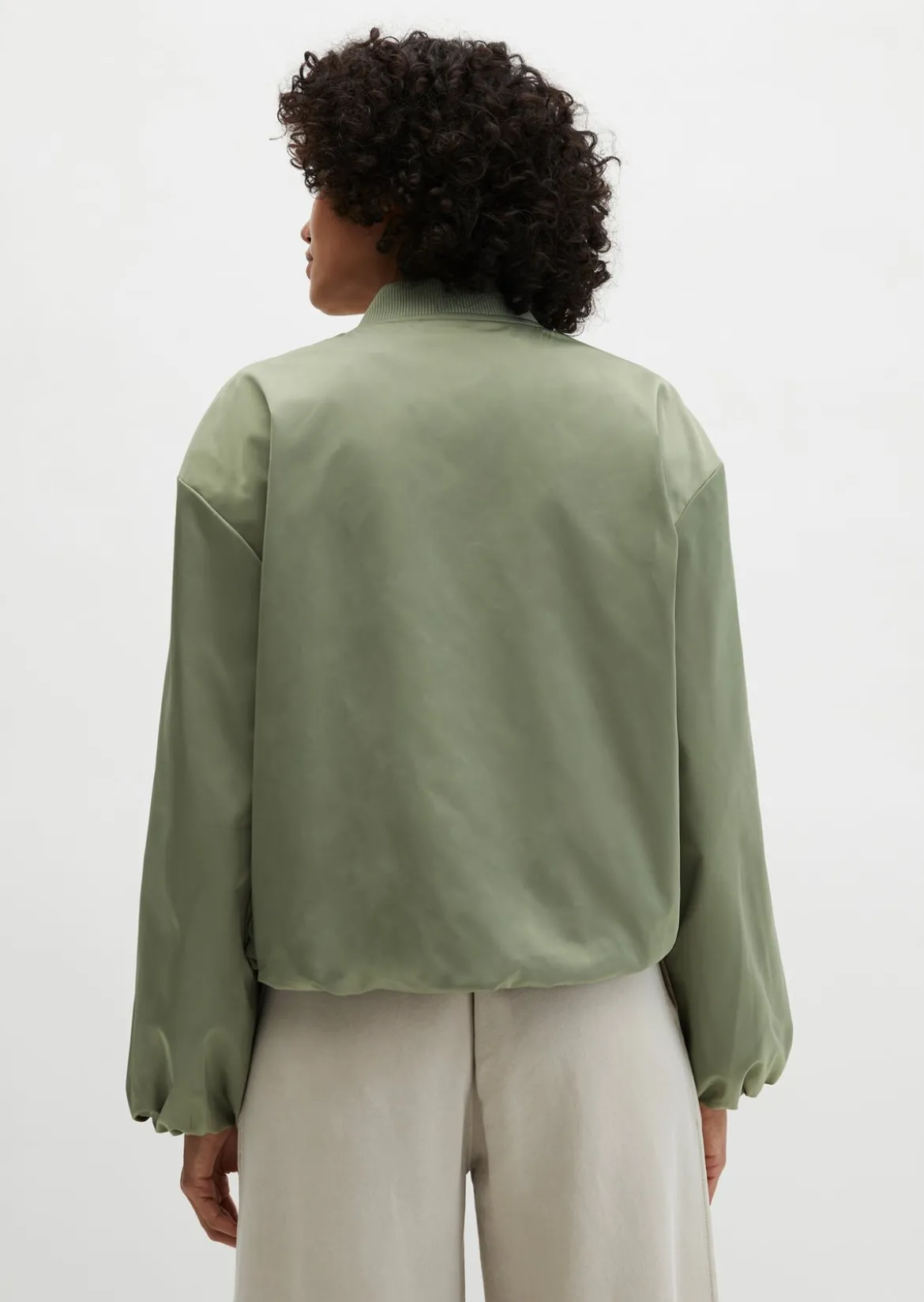 Blouson im Aviator-Stil regular cropped aus recyceltem Polyester