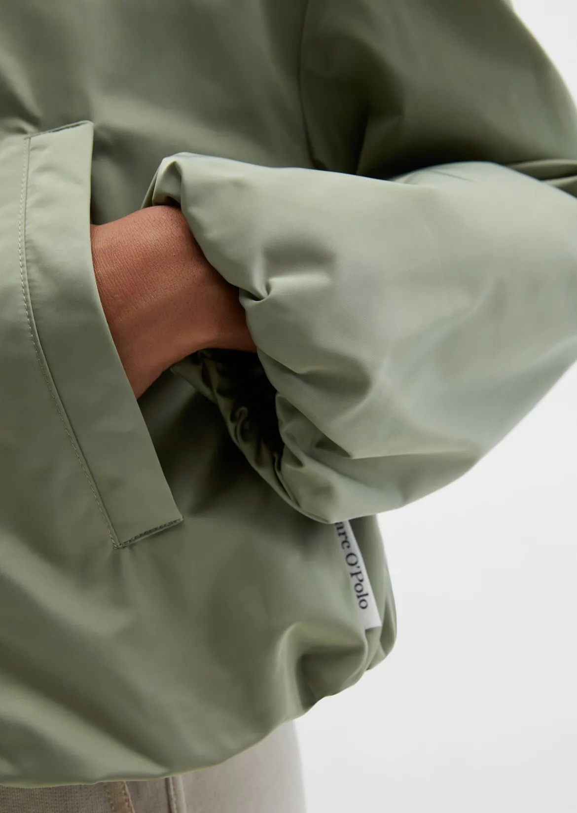 Blouson im Aviator-Stil regular cropped aus recyceltem Polyester