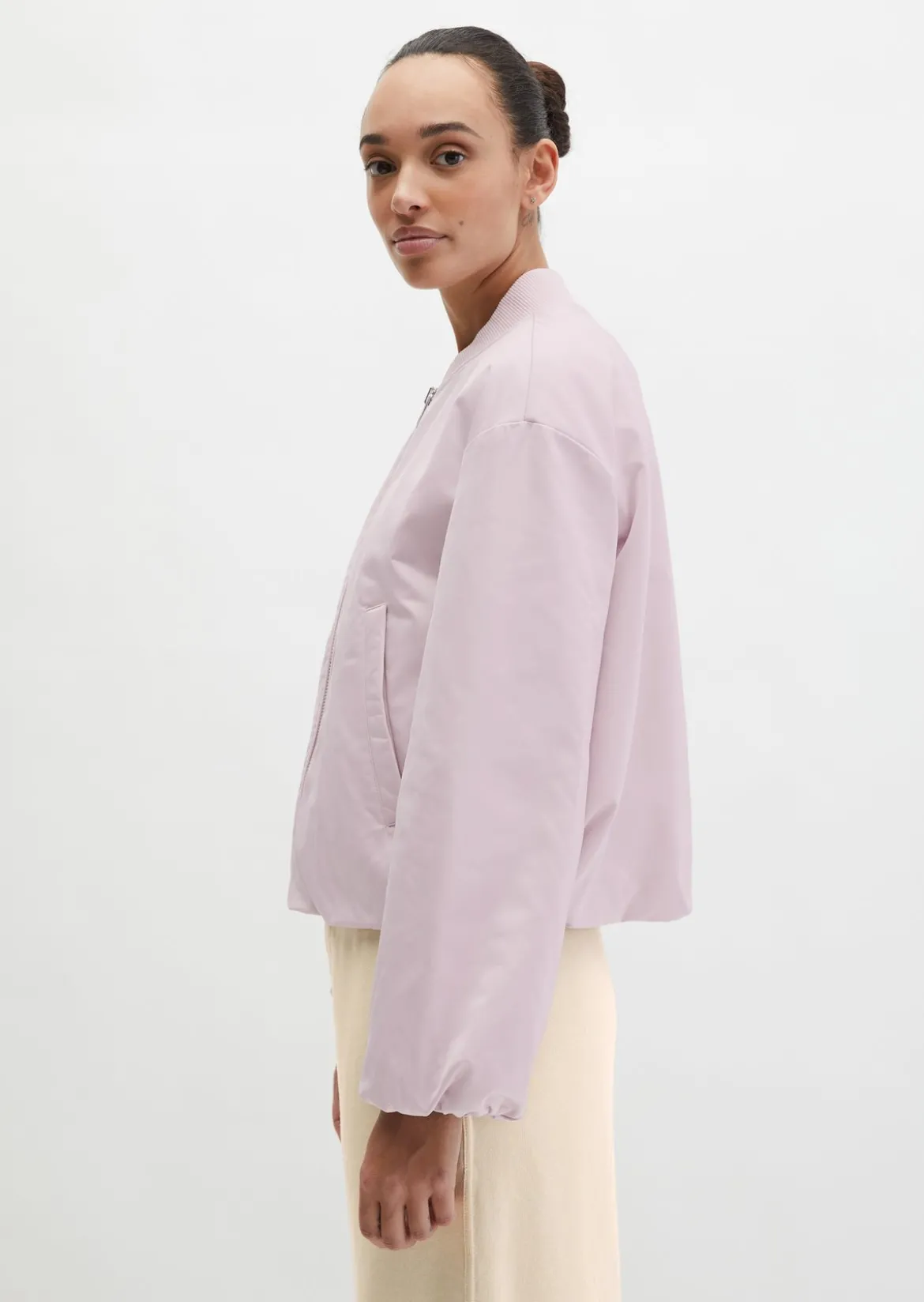 Blouson im Aviator-Stil regular cropped aus recyceltem Polyester
