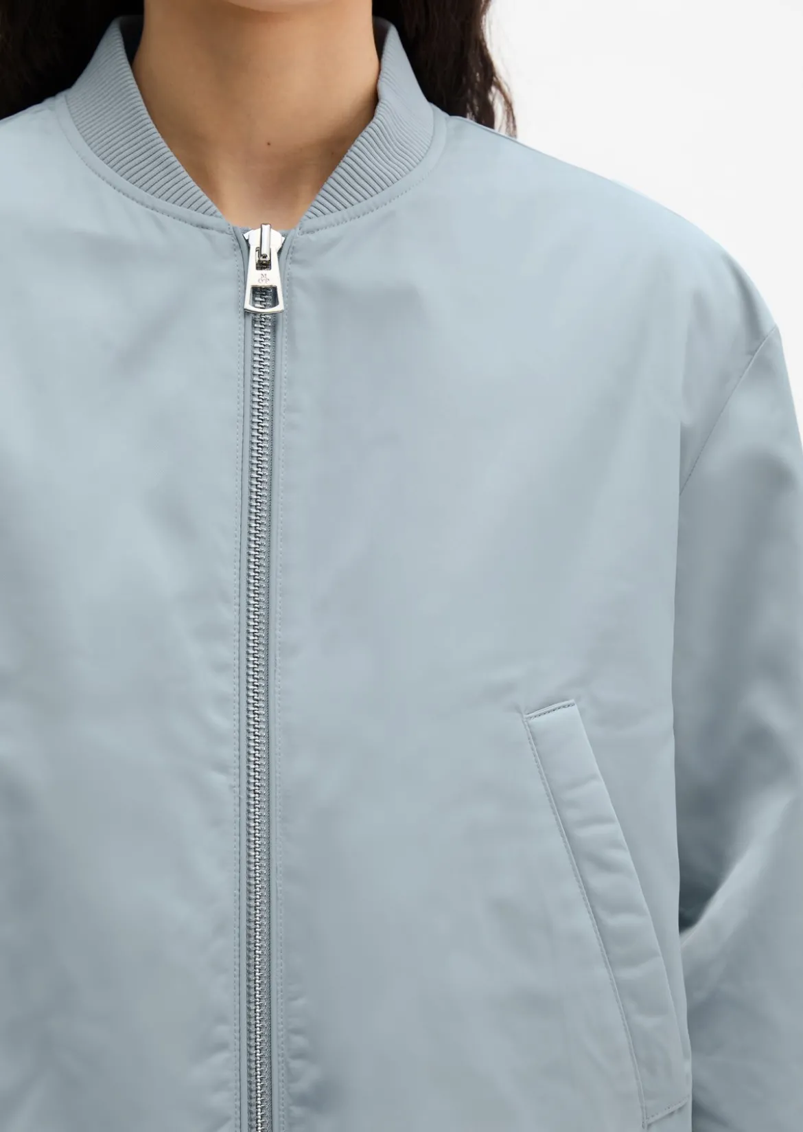 Blouson im Aviator-Stil regular cropped aus recyceltem Polyester