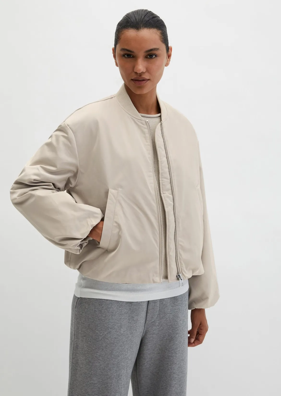 Blouson im Aviator-Stil regular cropped aus recyceltem Polyester
