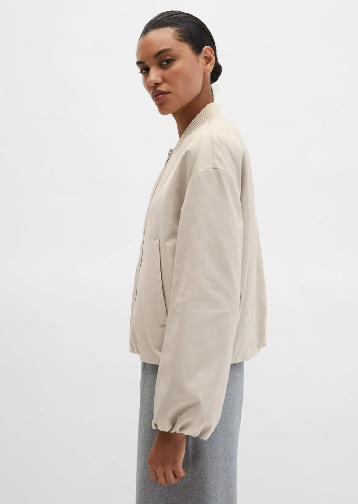 Blouson im Aviator-Stil regular cropped aus recyceltem Polyester