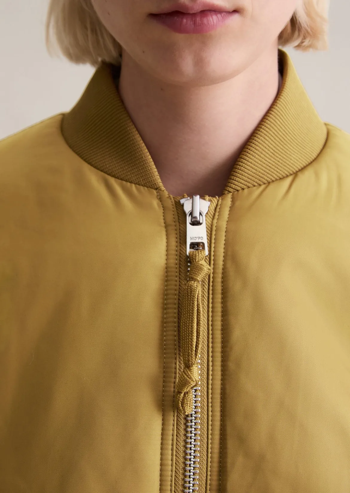 Blouson im Aviator-Stil relaxed cropped aus recyceltem Polyester