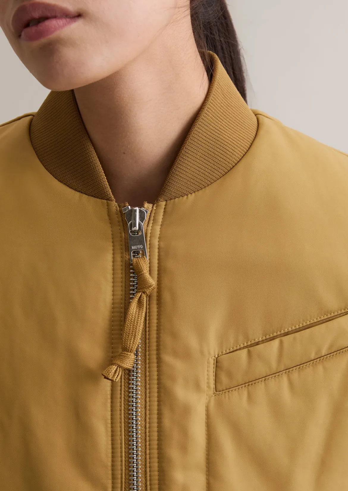 Blouson-Weste im Aviator-Stil relaxed cropped aus recyceltem Polyester