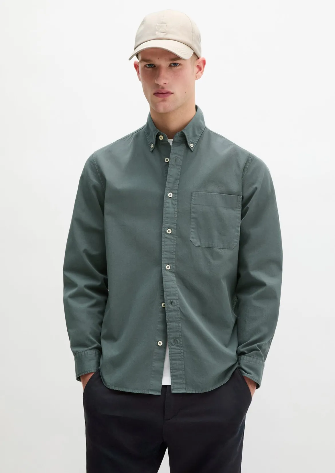 Button-Down-Hemd regular mit recycelter Baumwolle