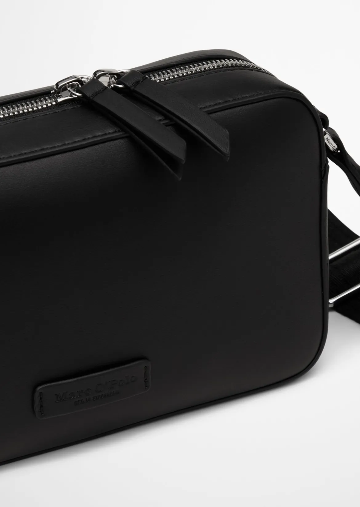 Camera-Bag small aus einer Lederalternative aus recyceltem Polyester