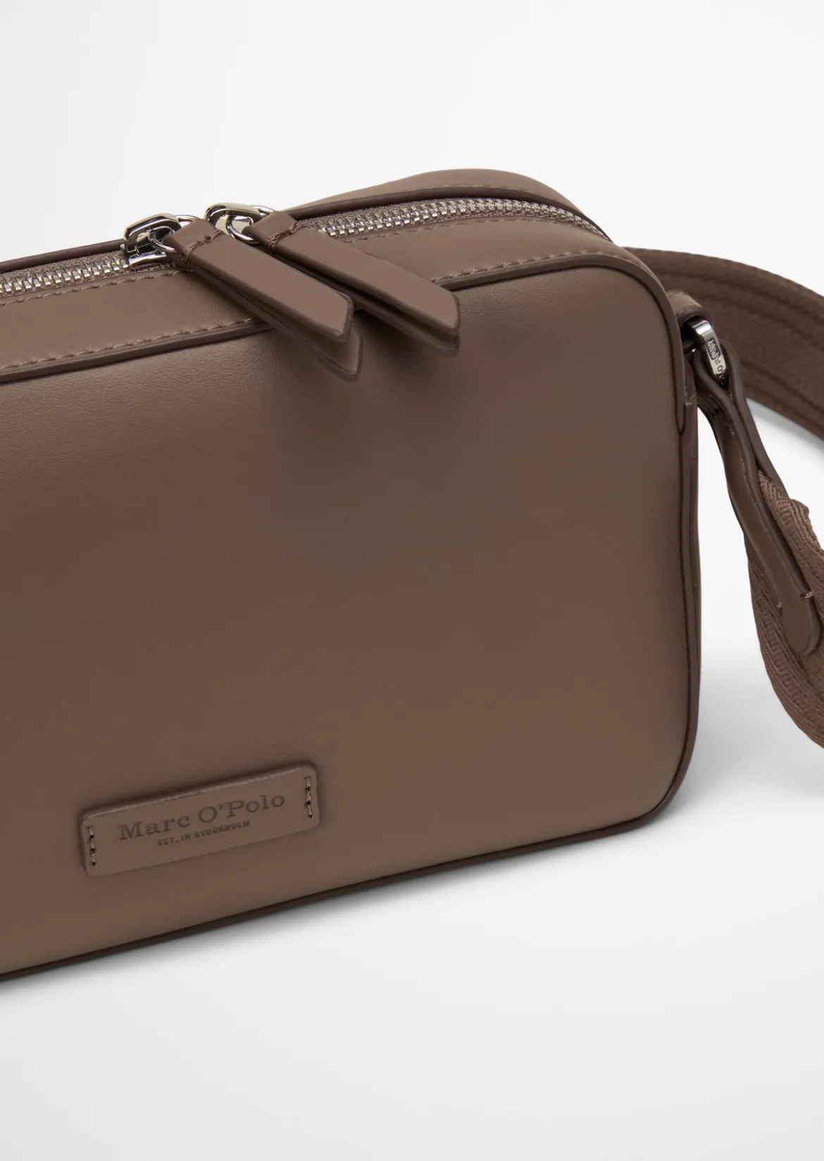 Camera-Bag small aus einer Lederalternative aus recyceltem Polyester
