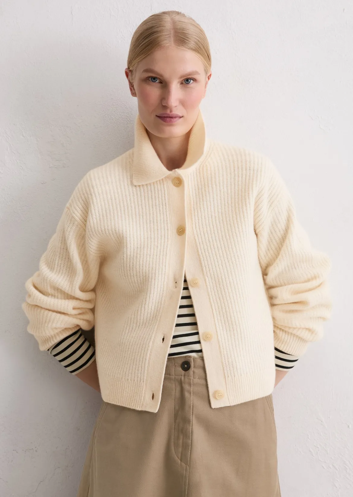 Cardigan relaxed aus weichem Merinowolle-Mix