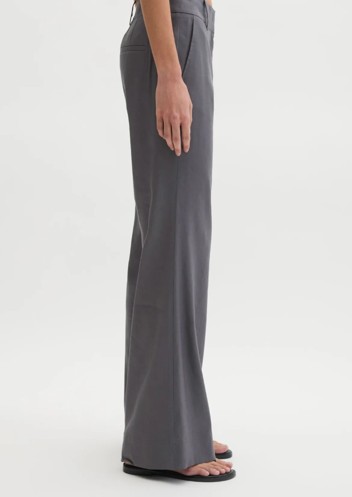 Chino flared aus Viskose-Leinen-Stretch