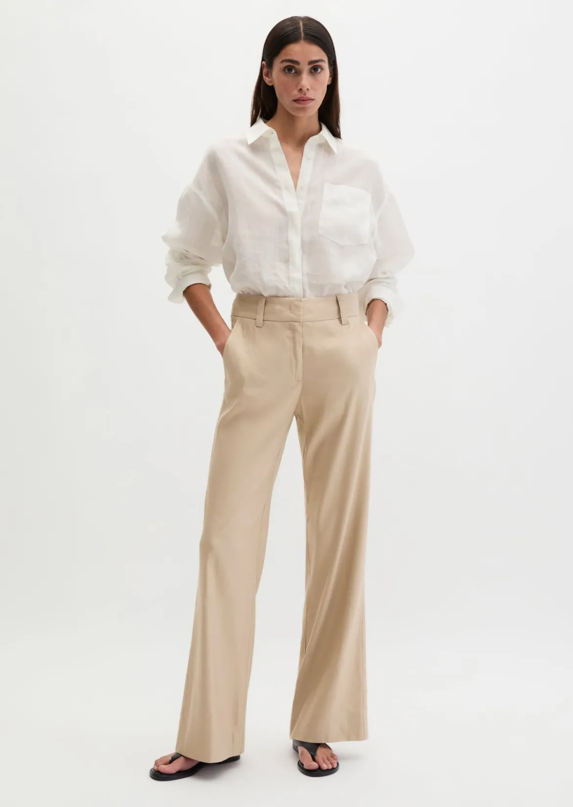 Chino flared aus Viskose-Leinen-Stretch