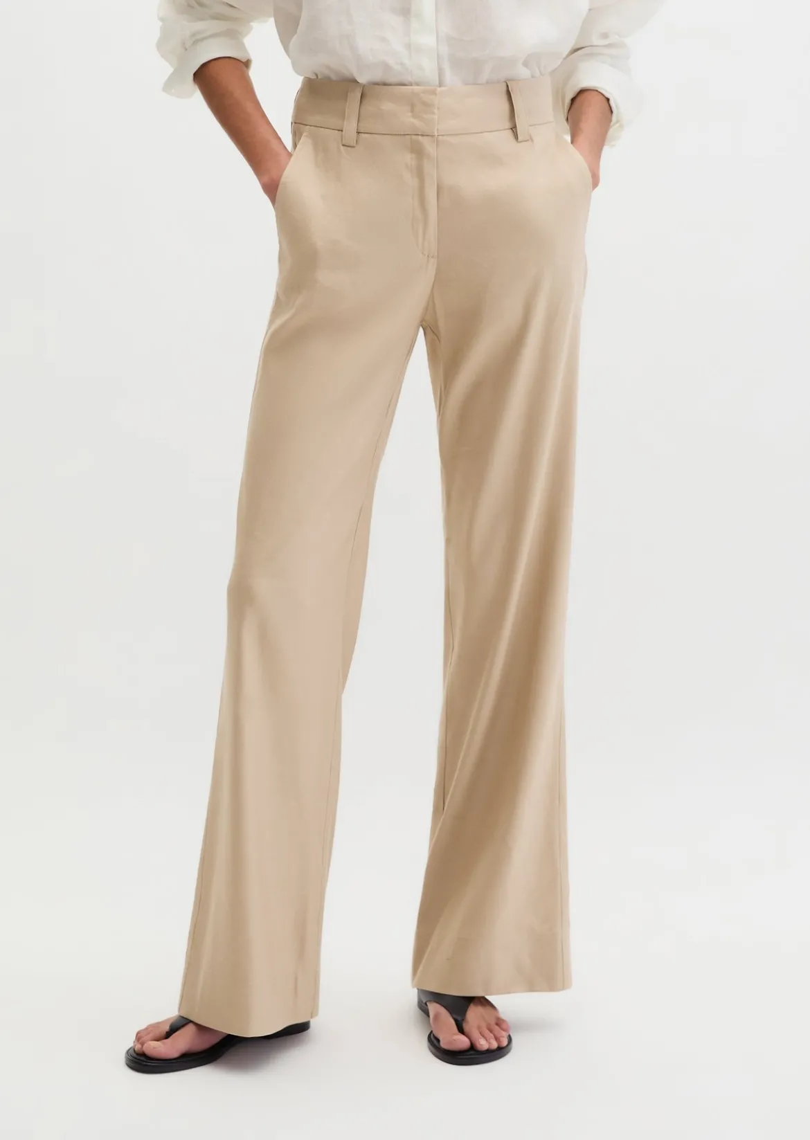 Chino flared aus Viskose-Leinen-Stretch