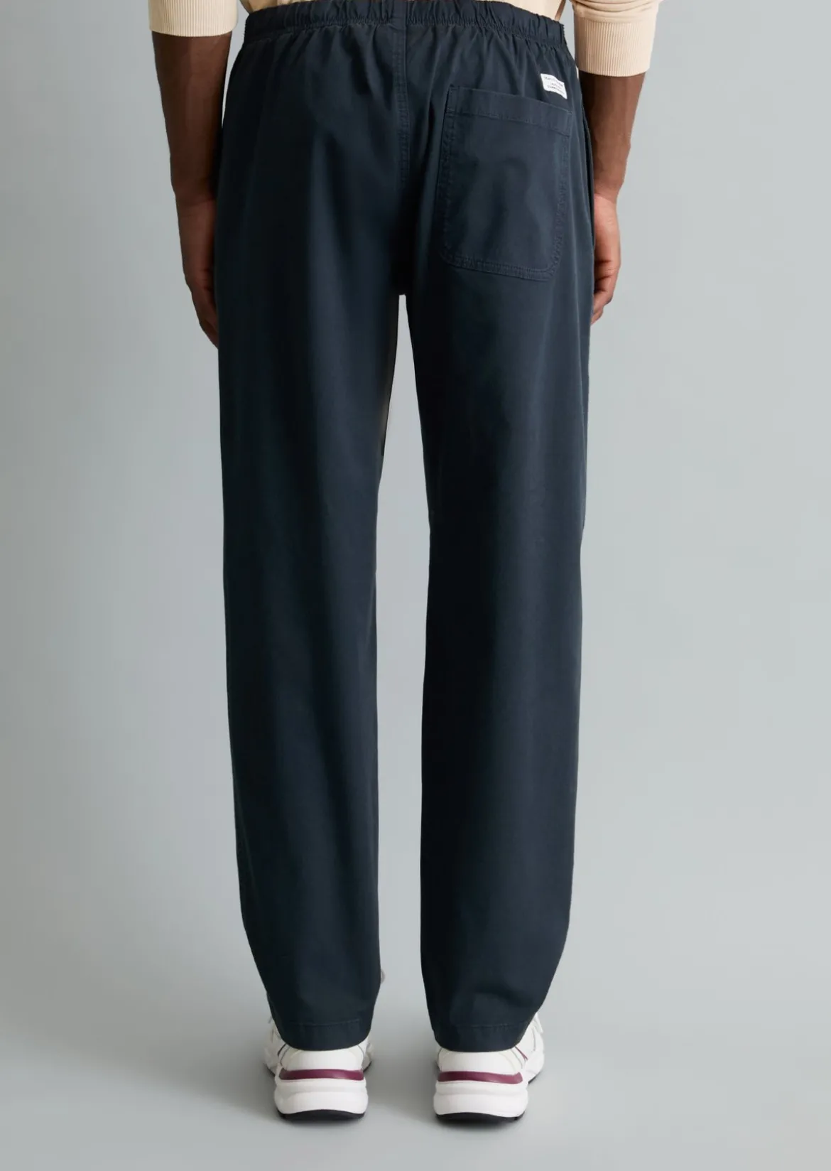 Chino Model Sune relaxed mit integriertem Gürtel