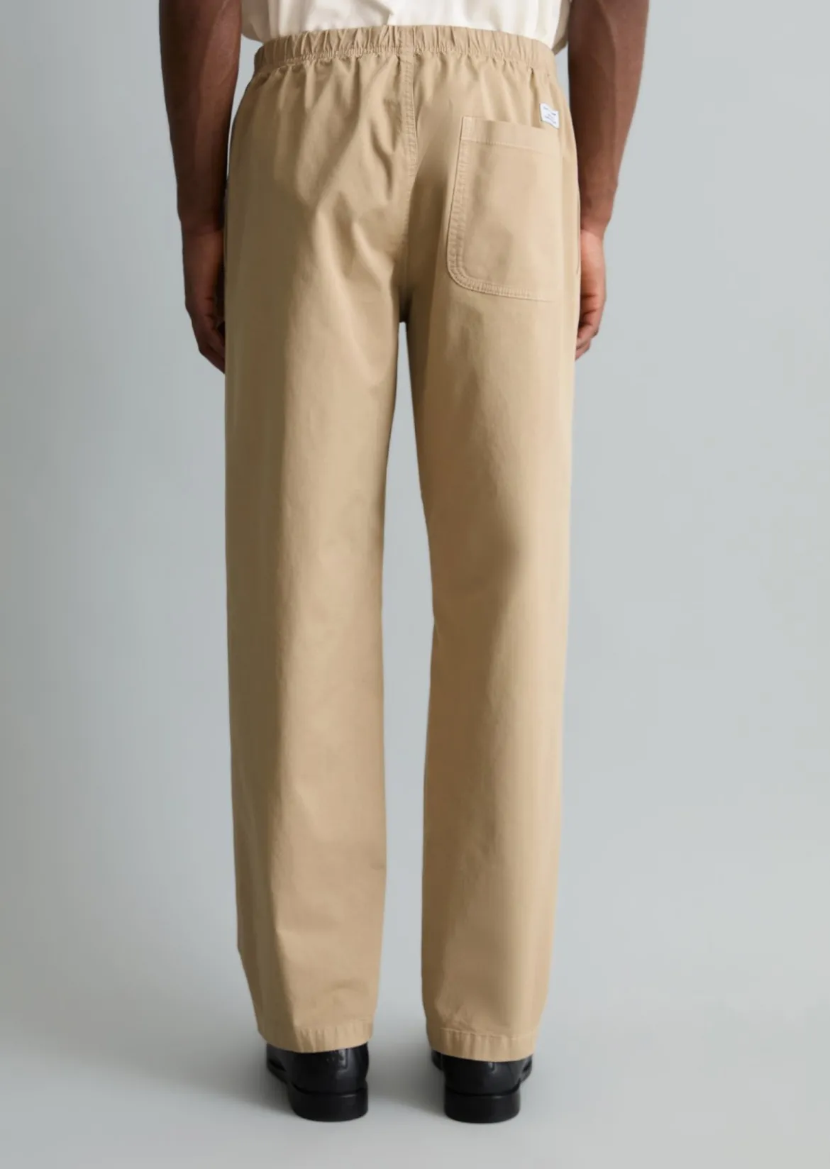 Chino Model Sune relaxed mit integriertem Gürtel