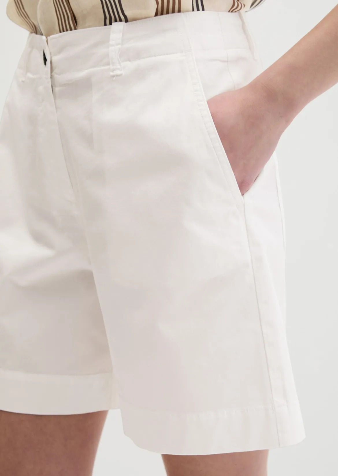 Chino-Shorts Model Lande wide aus Organic Cotton-Lyocell-Leinen-Mix