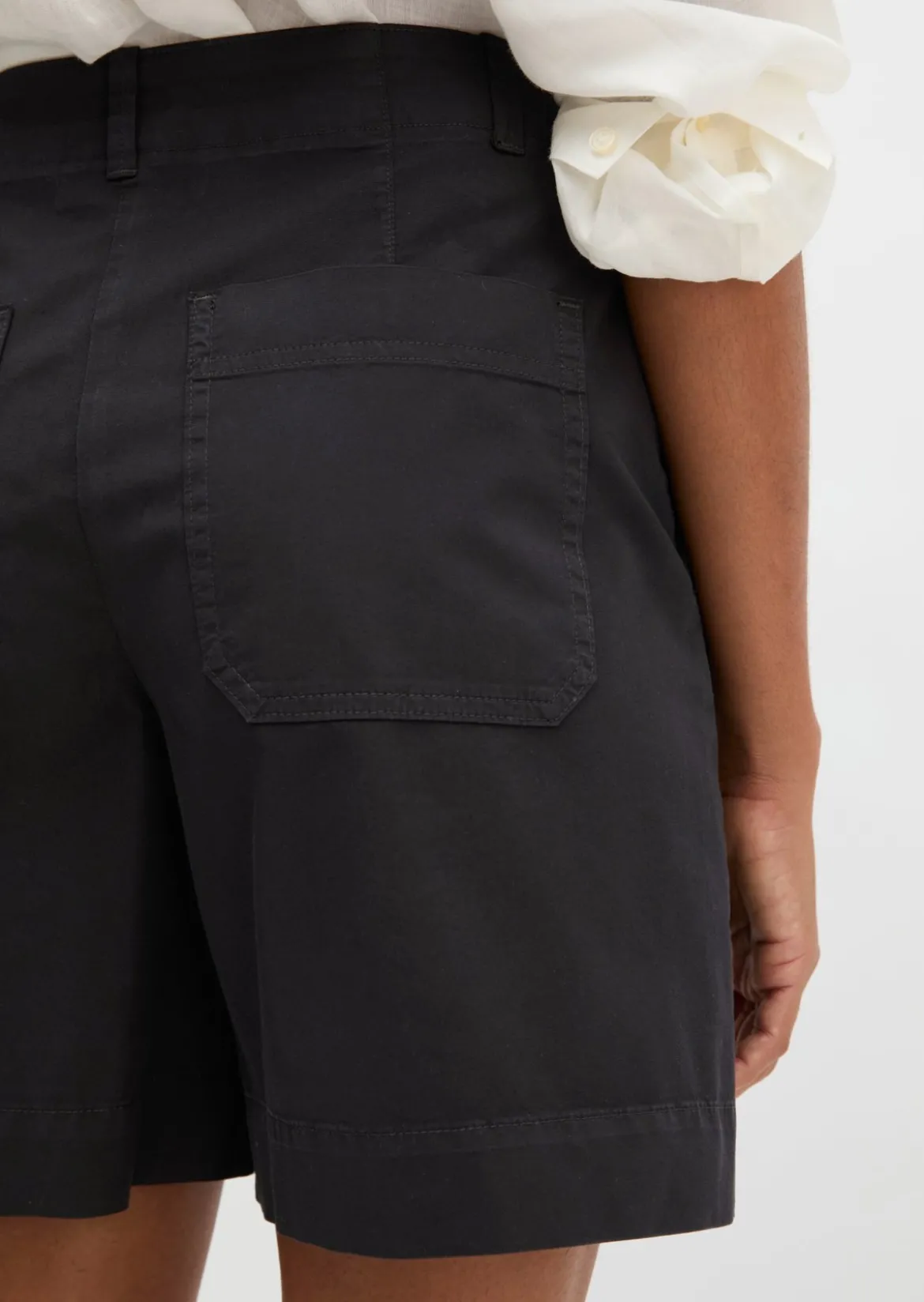 Chino-Shorts Model Lande wide aus Organic Cotton-Lyocell-Leinen-Mix