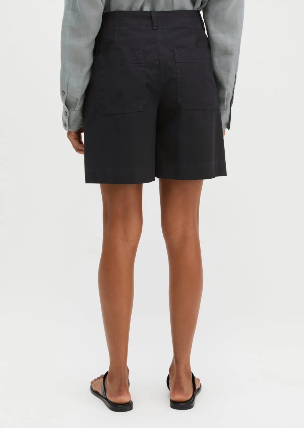 Chino-Shorts Model Lande wide aus Organic Cotton-Lyocell-Leinen-Mix