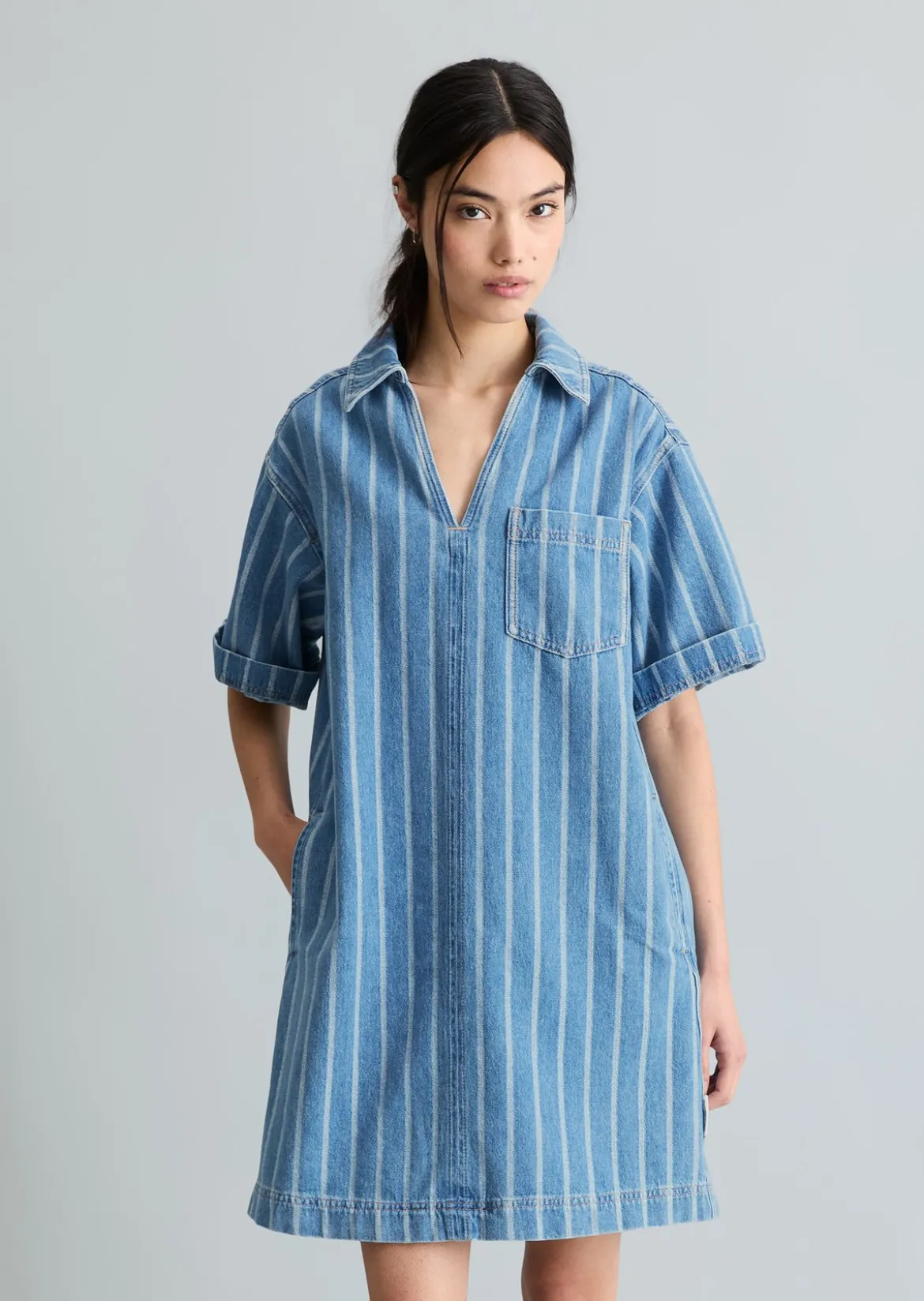 Crayfish Capsule Striped Denim Dress, Kellerfalte hinten aus reinem Organic Cotton
