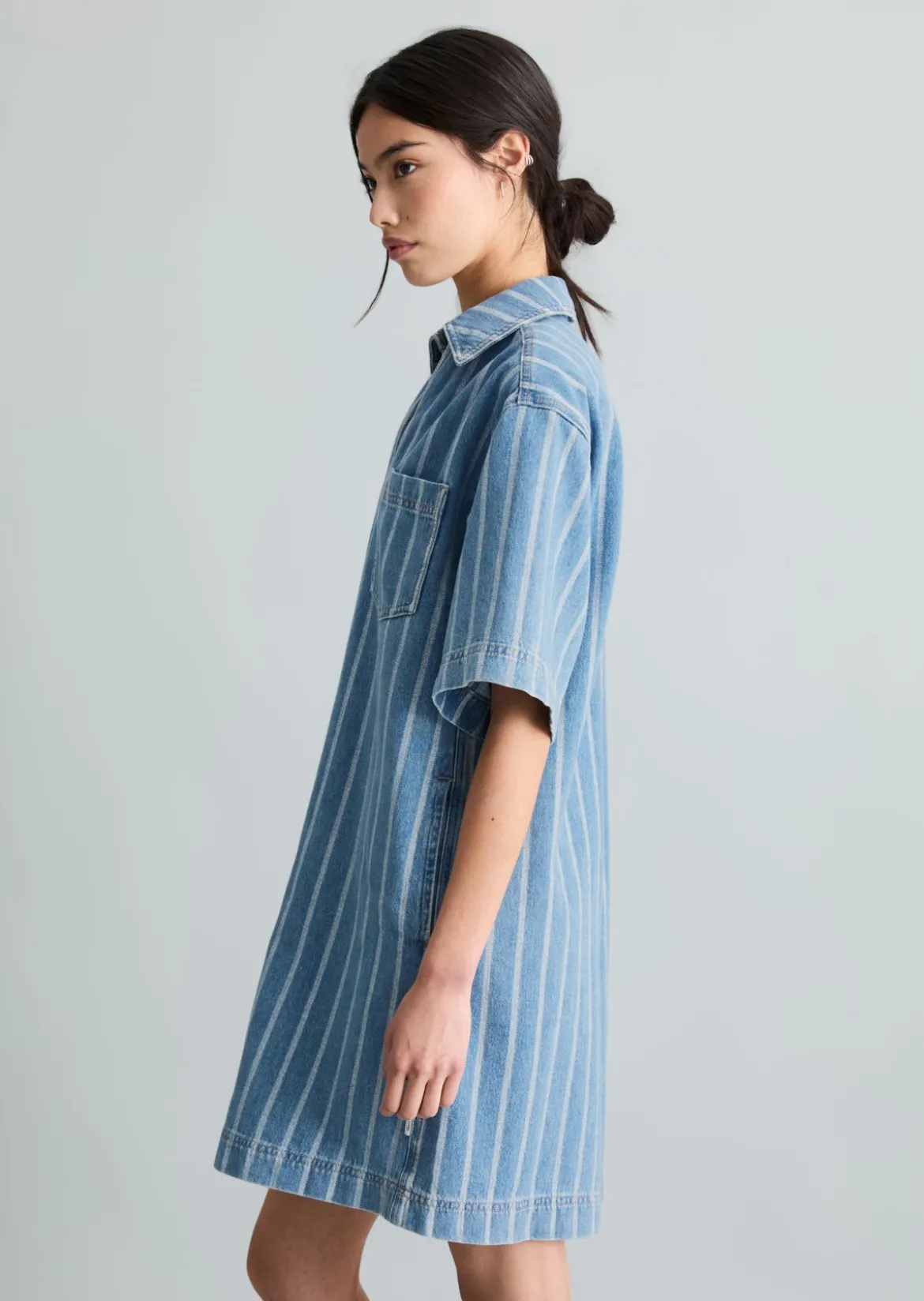 Crayfish Capsule Striped Denim Dress, Kellerfalte hinten aus reinem Organic Cotton