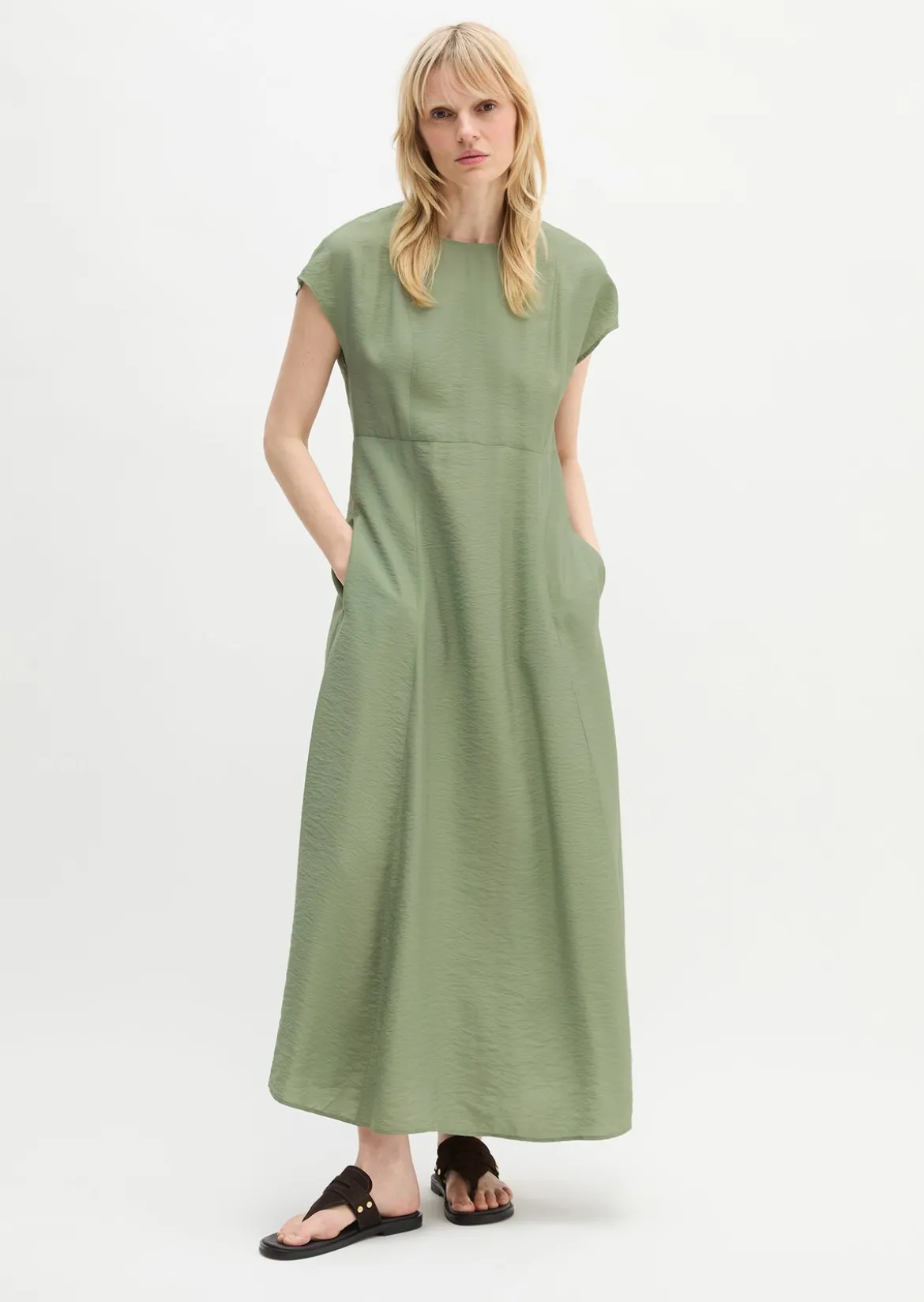 Crinkle-Kleid regular aus Viskose-Mix