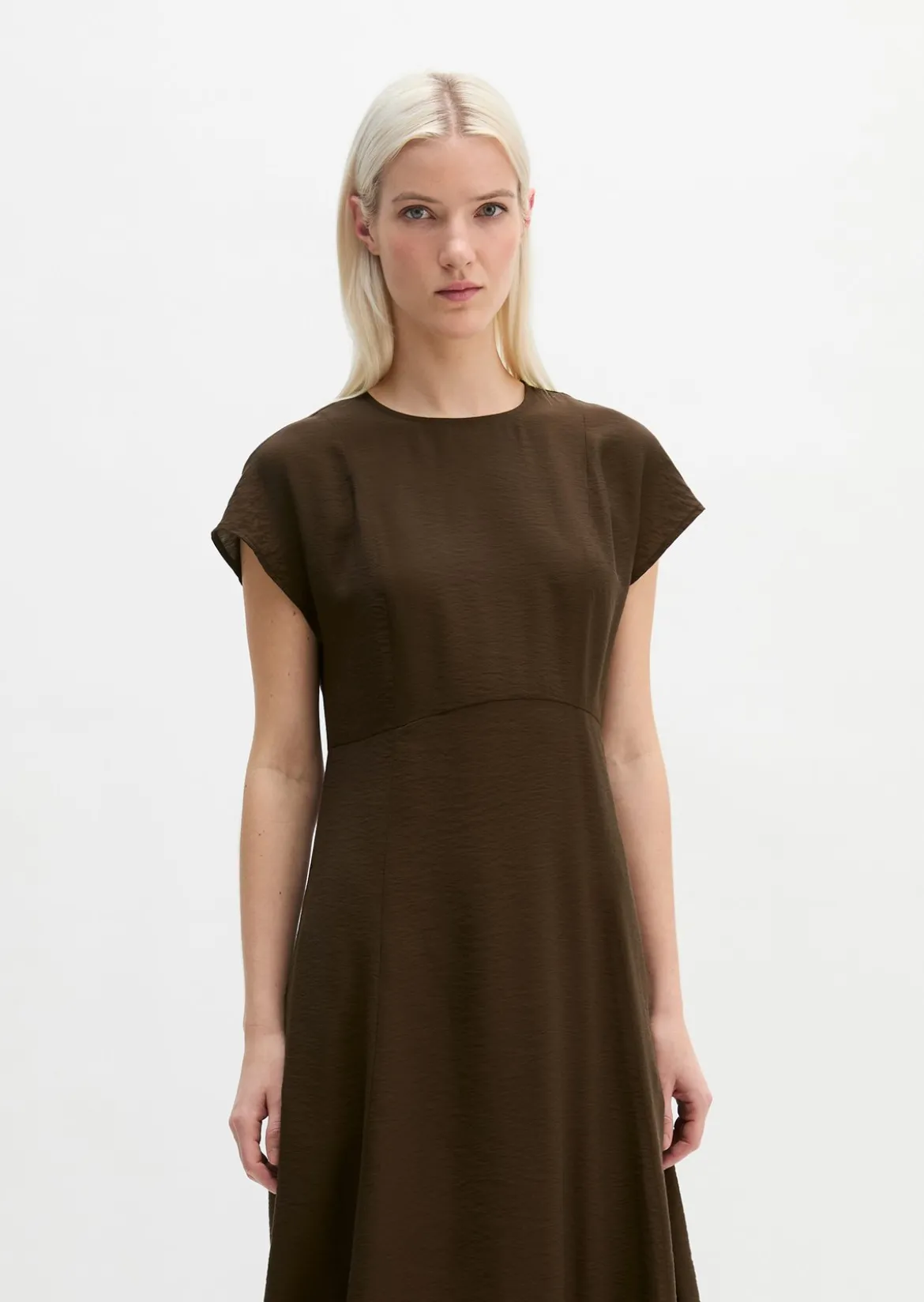 Crinkle-Kleid regular aus Viskose-Mix