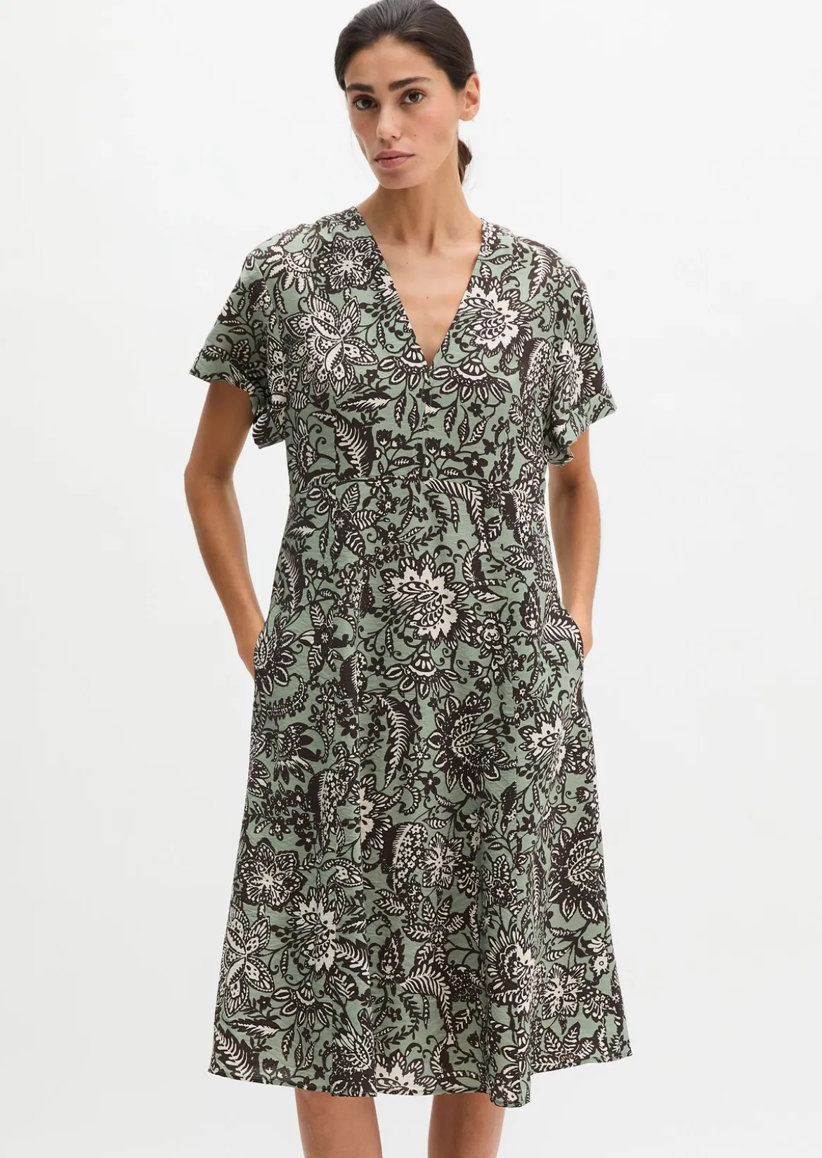 Crinkle-Kleid shaped aus bedrucktem Viskose-Mix