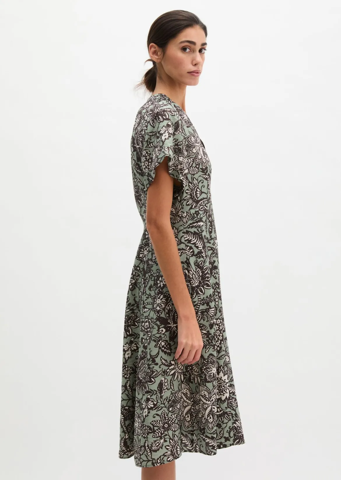 Crinkle-Kleid shaped aus bedrucktem Viskose-Mix