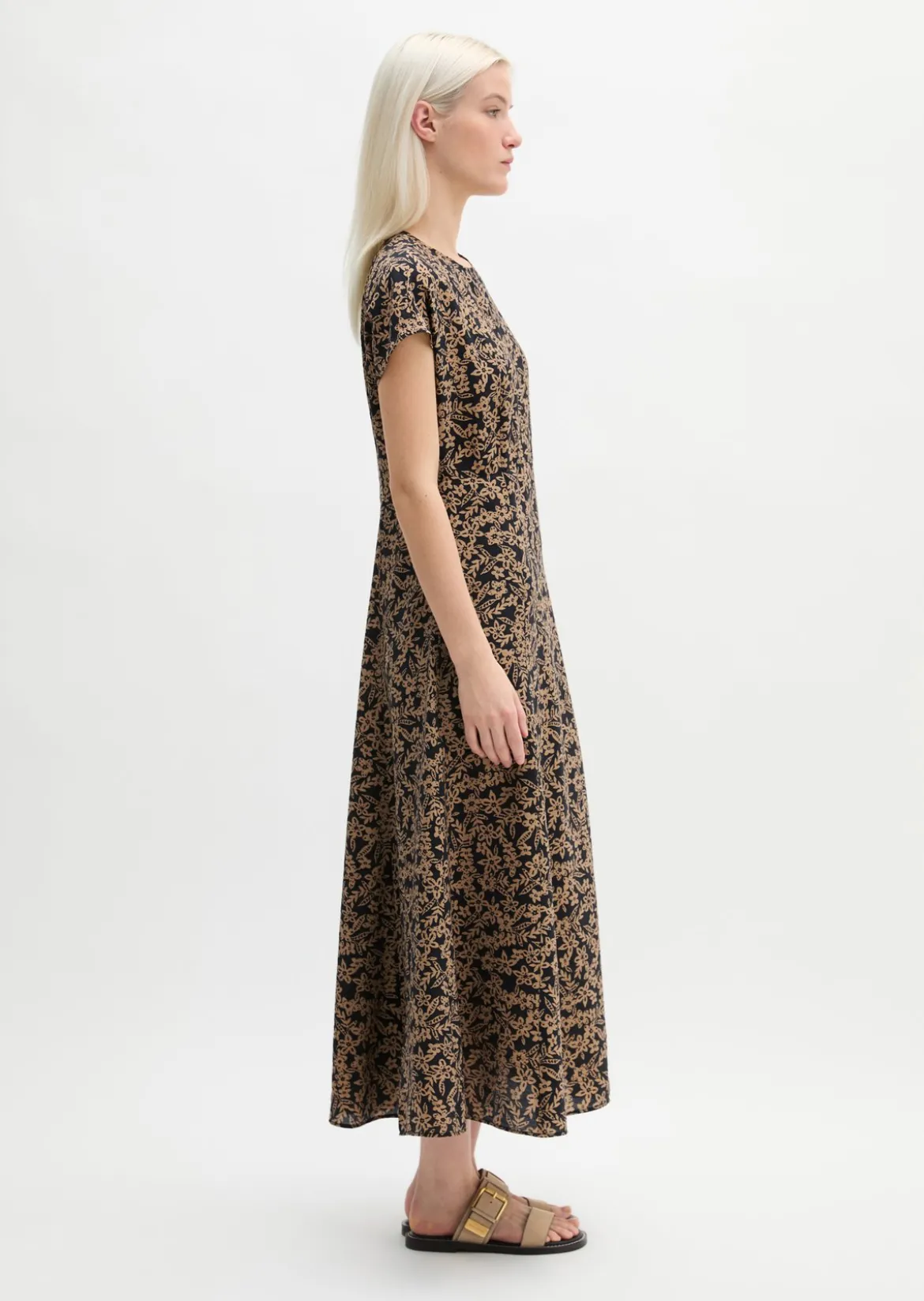 Crinkle-Kleid shaped aus bedrucktem Viskose-Mix