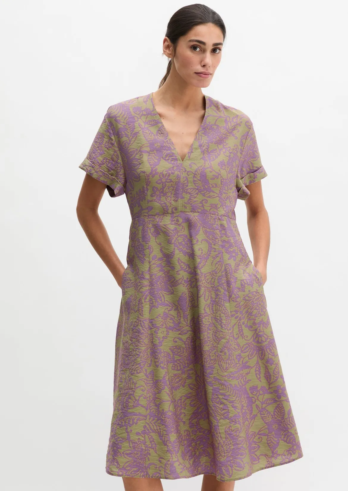 Crinkle-Kleid shaped aus bedrucktem Viskose-Mix