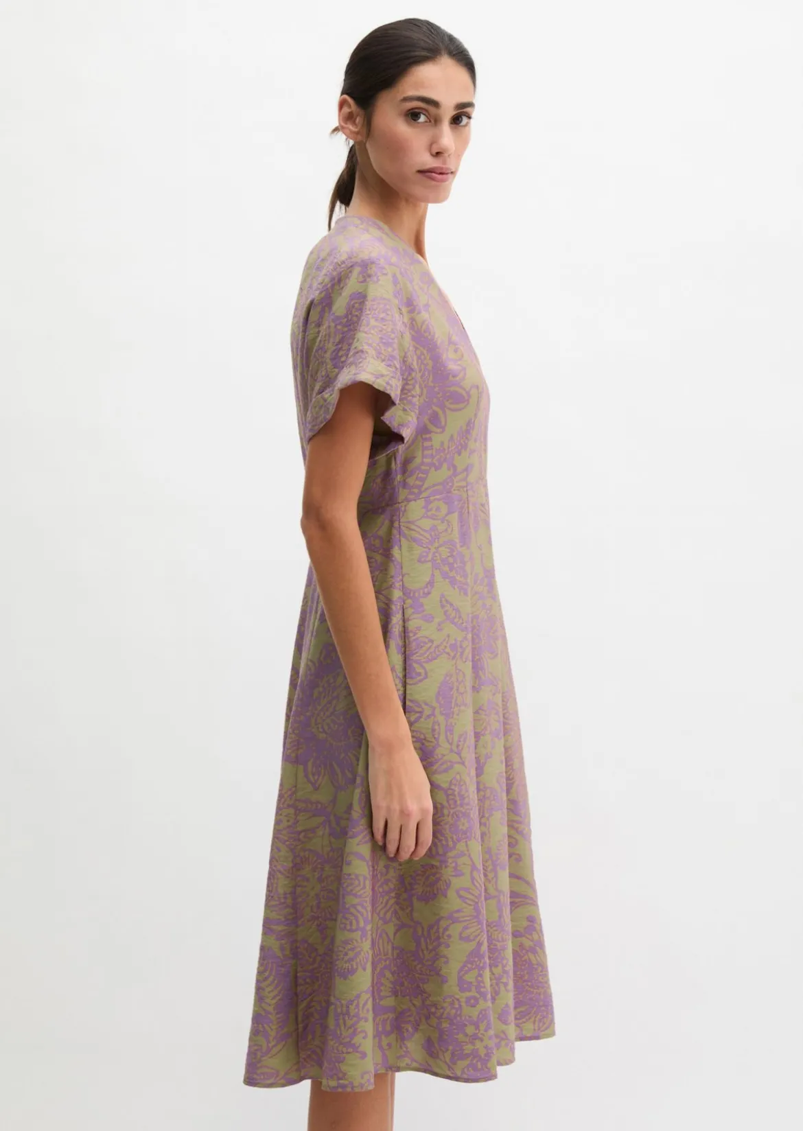 Crinkle-Kleid shaped aus bedrucktem Viskose-Mix