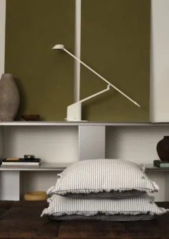 Dekokissen Model Fine Stripe aus Bio-Baumwolle und Leinen