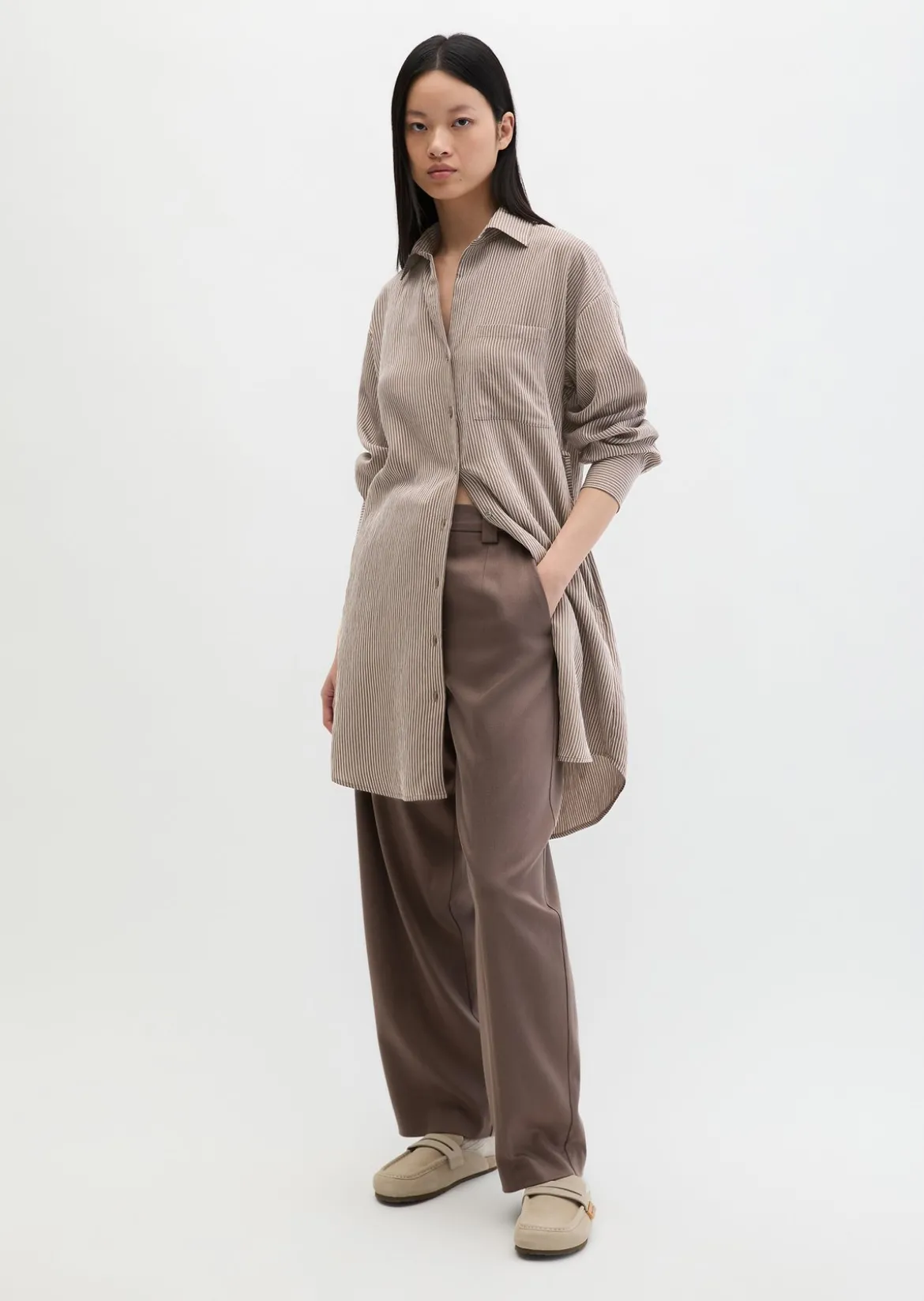Gestreiftes Crinkle-Blusenkleid regular aus LENZING™ ECOVERO™