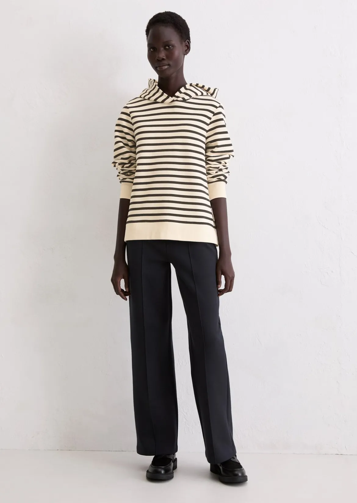 Gestreiftes Kapuzen-Sweatshirt relaxed aus Organic Cotton