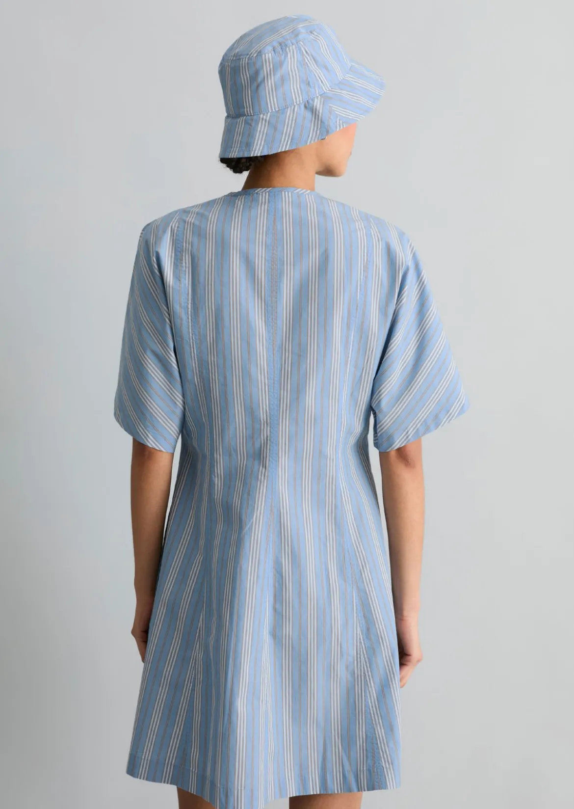Gestreiftes Kleid flared aus Papertouch-Popeline