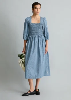 Gestreiftes Kleid mit gesmoktem Oberteil