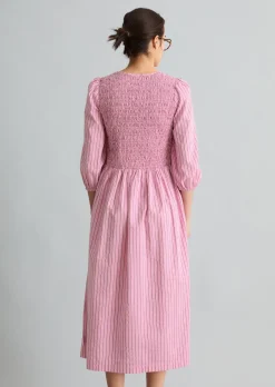 Gestreiftes Kleid mit gesmoktem Oberteil