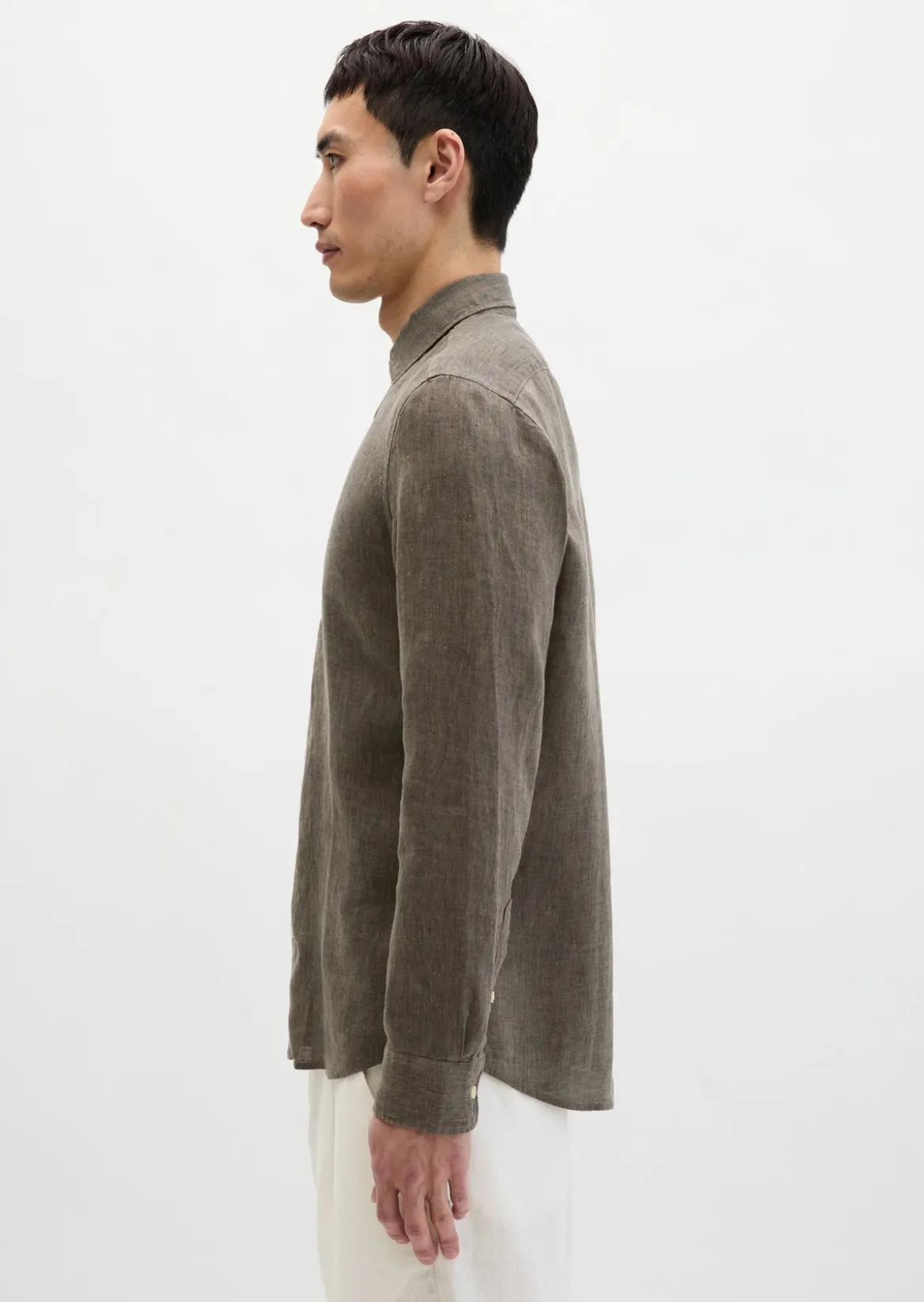 Haifischkragen-Hemd shaped aus feinem Leinen-Chambray