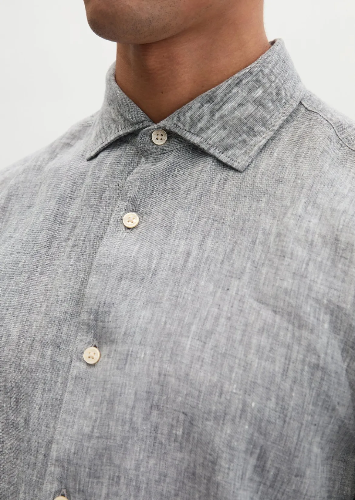 Haifischkragen-Hemd shaped aus feinem Leinen-Chambray