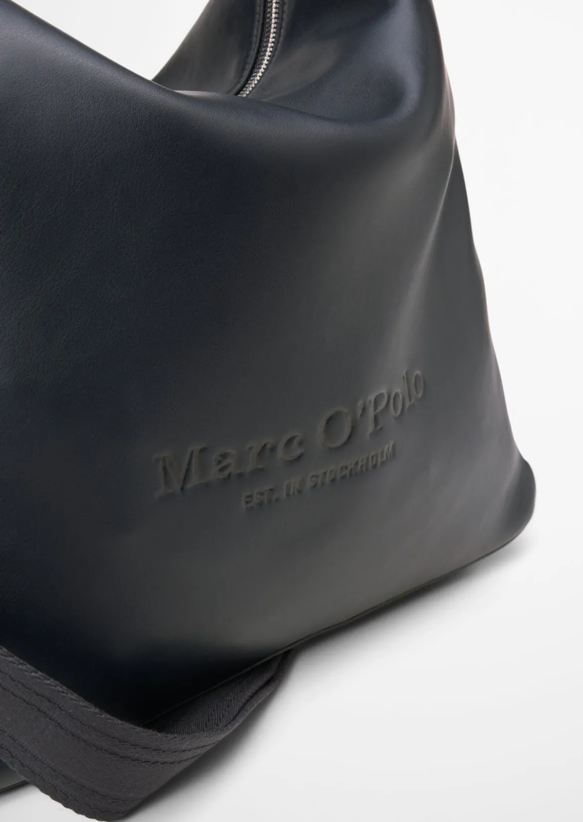 Hobo Bag aus einer Lederalternative aus recyceltem Polyester