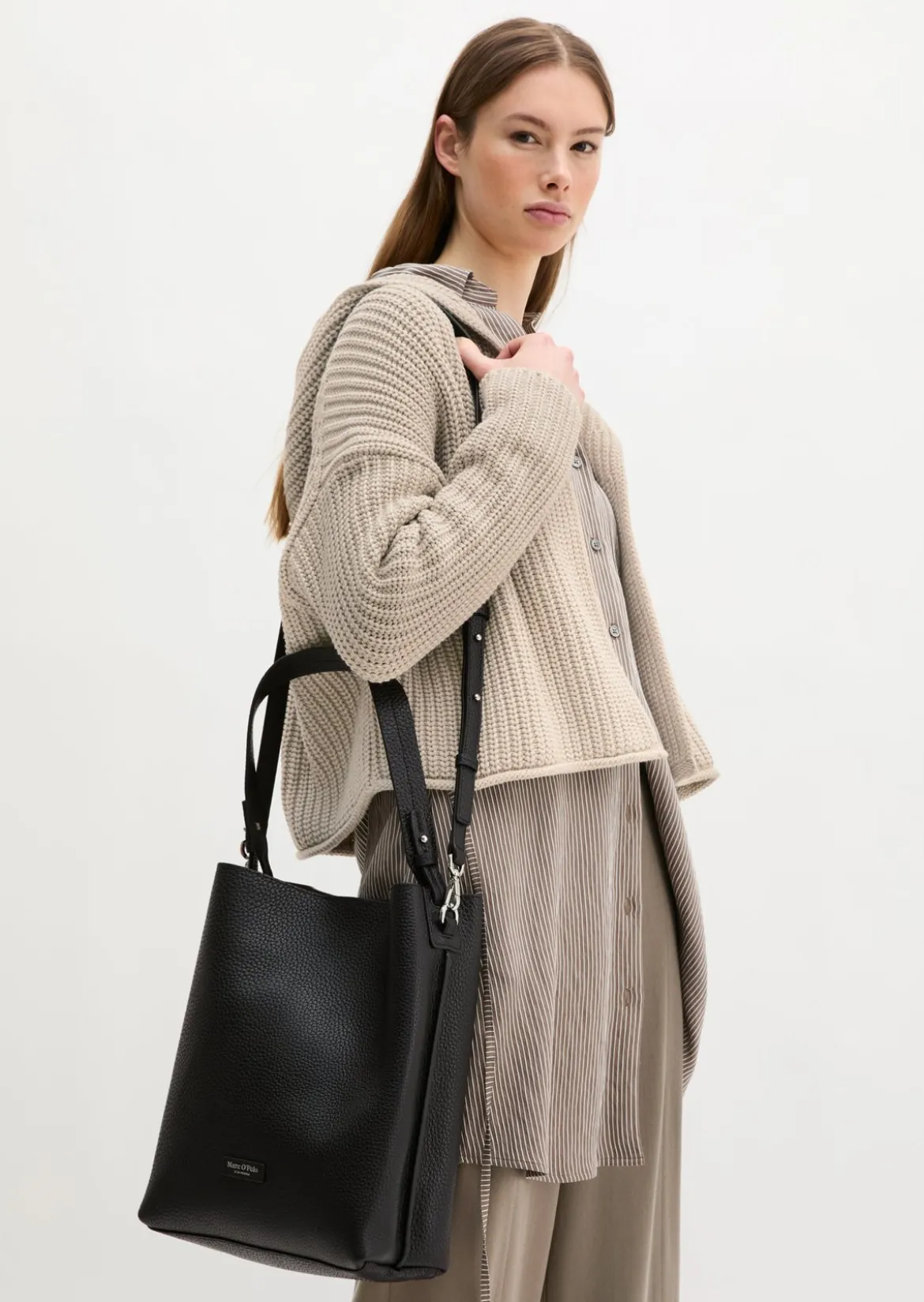 Hobo Bag medium aus genarbtem Rindleder