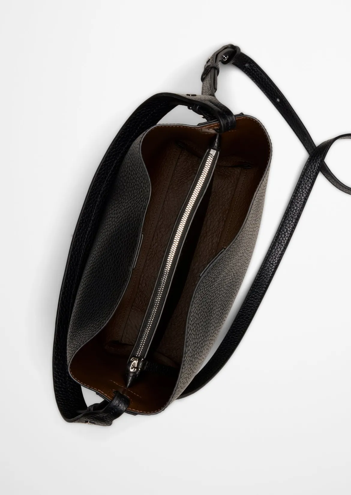 Hobo Bag medium aus genarbtem Rindleder