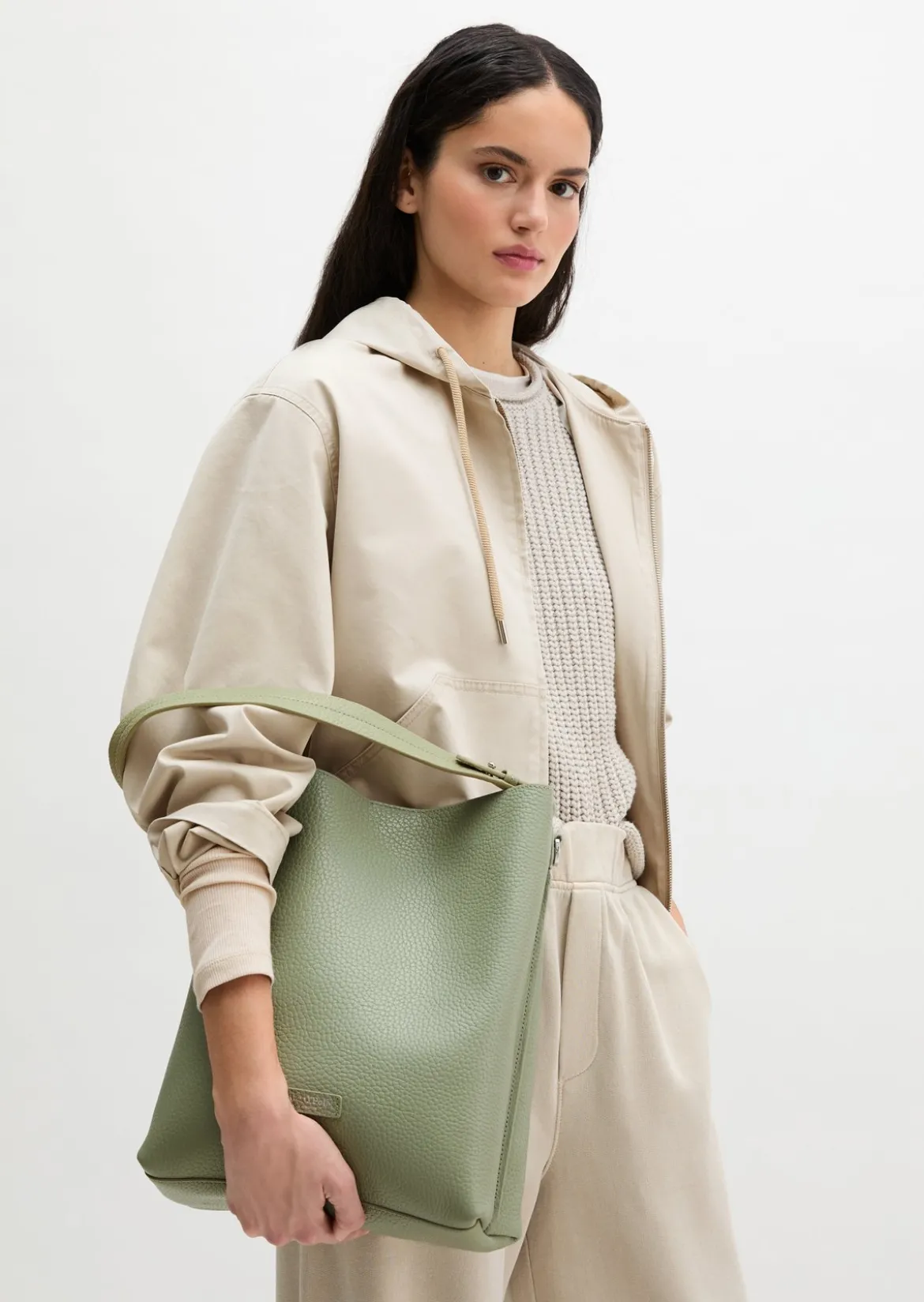 Hobo Bag medium aus genarbtem Rindleder