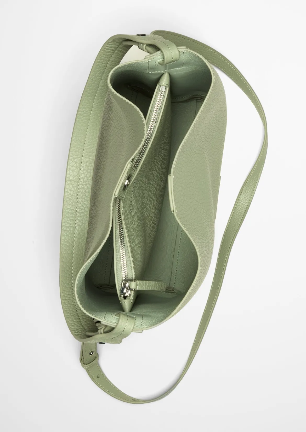 Hobo Bag medium aus genarbtem Rindleder