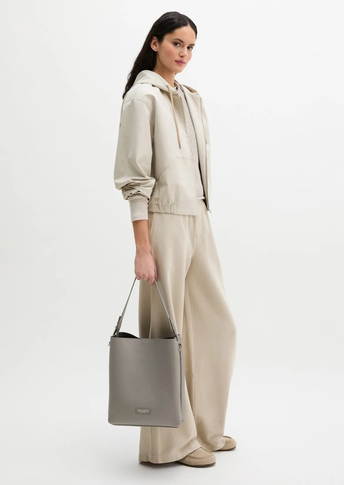Hobo Bag medium aus genarbtem Rindleder