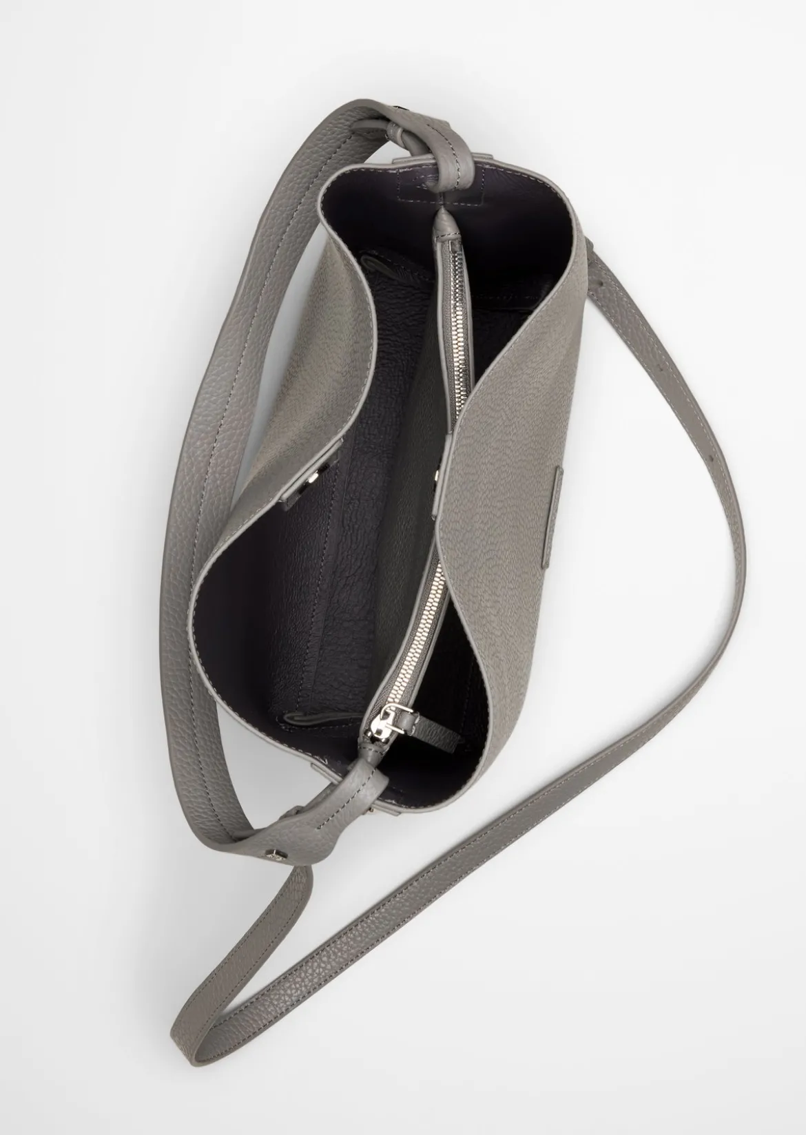 Hobo Bag medium aus genarbtem Rindleder