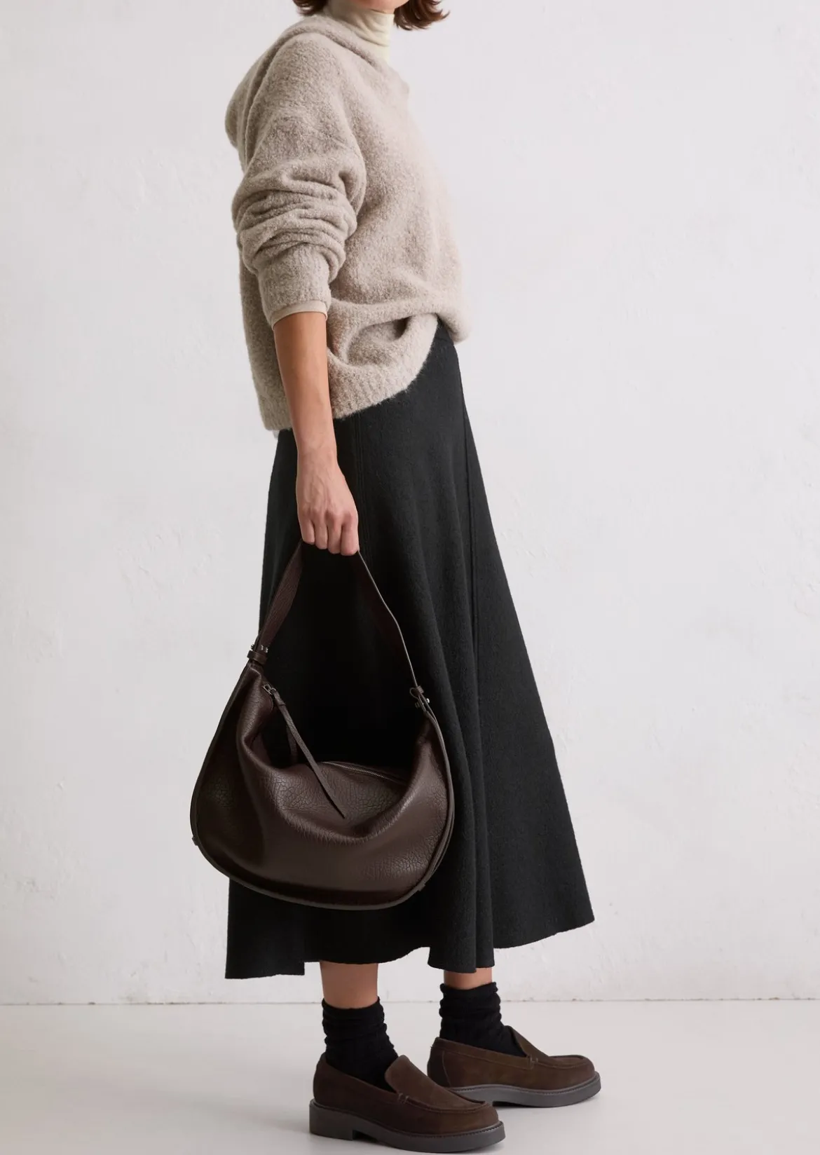 Hobo Bag medium im Slouchy-Shape mit festem Boden