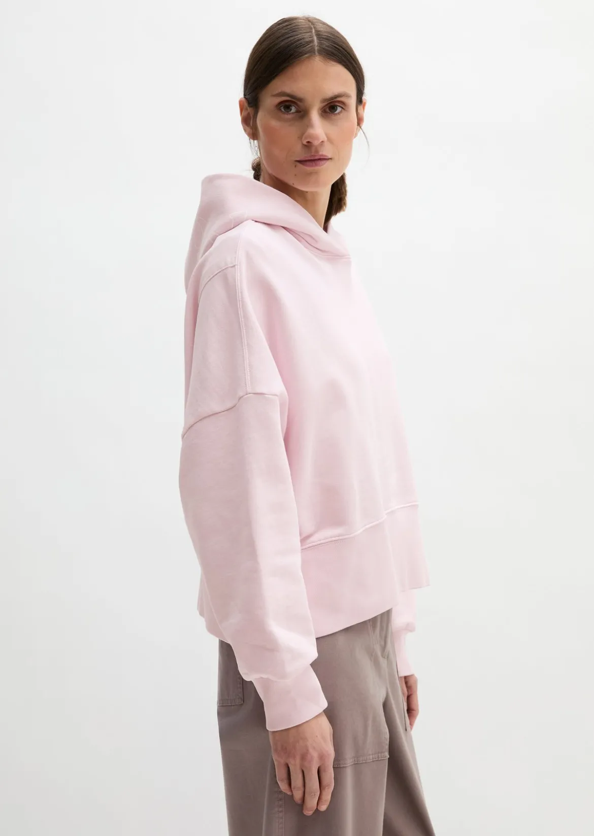 Hoodie relaxed garment-dyed mit recycelter Baumwolle